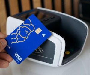 Forex offers opportunities to profit from fluctuations between global currencies in a highly liquid market that trades 24 hours a day, but it is also a high-risk arena due to leverage, sharp volatility and the impact of macroeconomic news; the key is to trade with a clear strategy, strict risk management and only with capital you can afford to lose without affecting your financial stability.